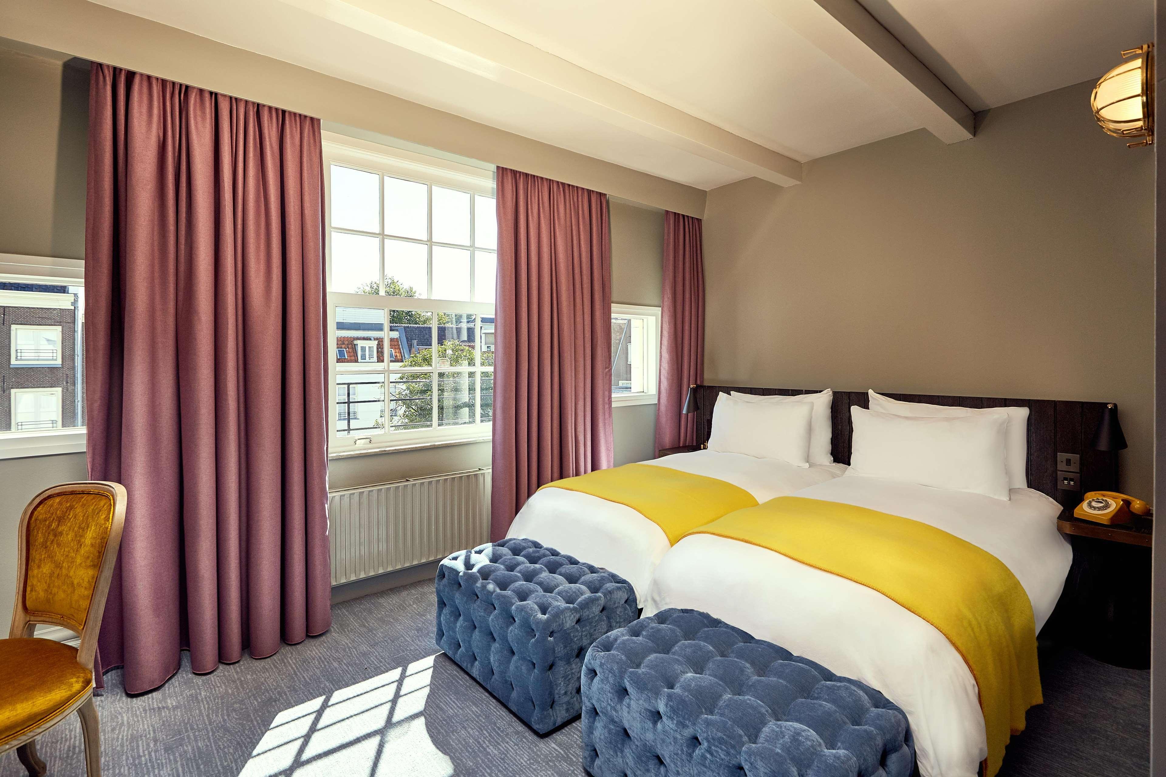 Pulitzer Amsterdam Hotel Kültér fotó A bedroom at the hotel
