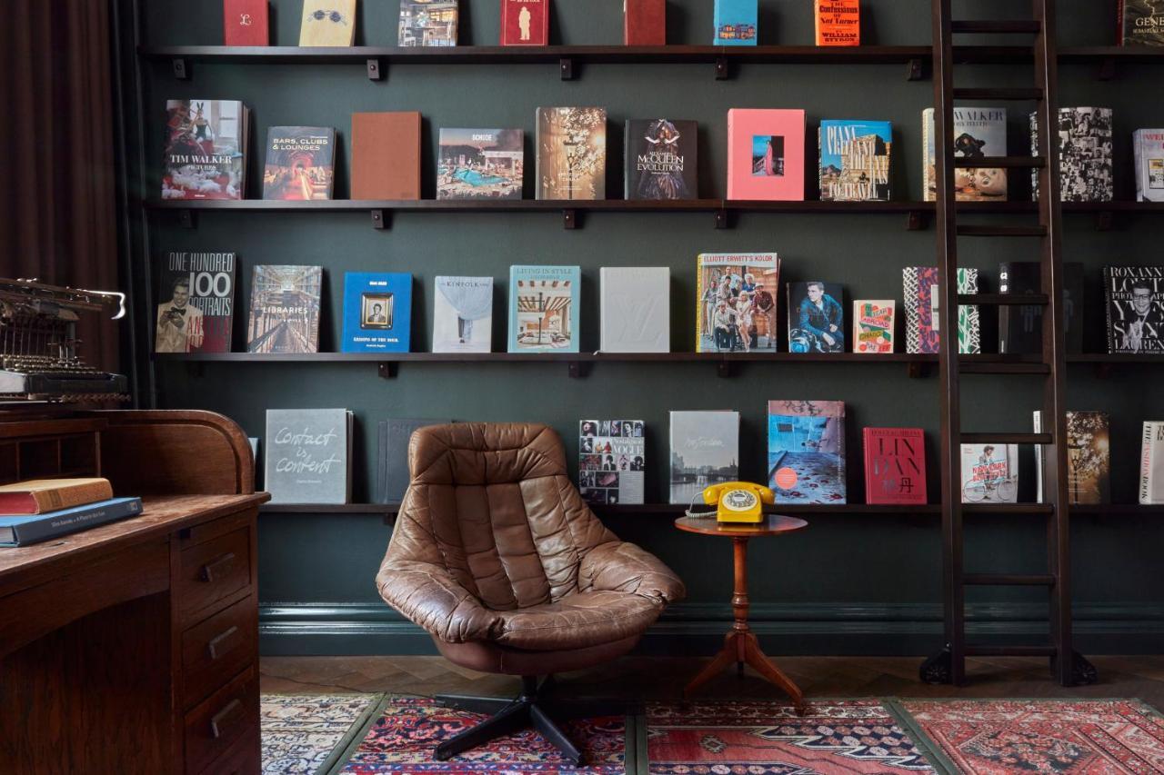 Pulitzer Amsterdam Hotel Kültér fotó Library at the Embassy of the Republic of Korea in London