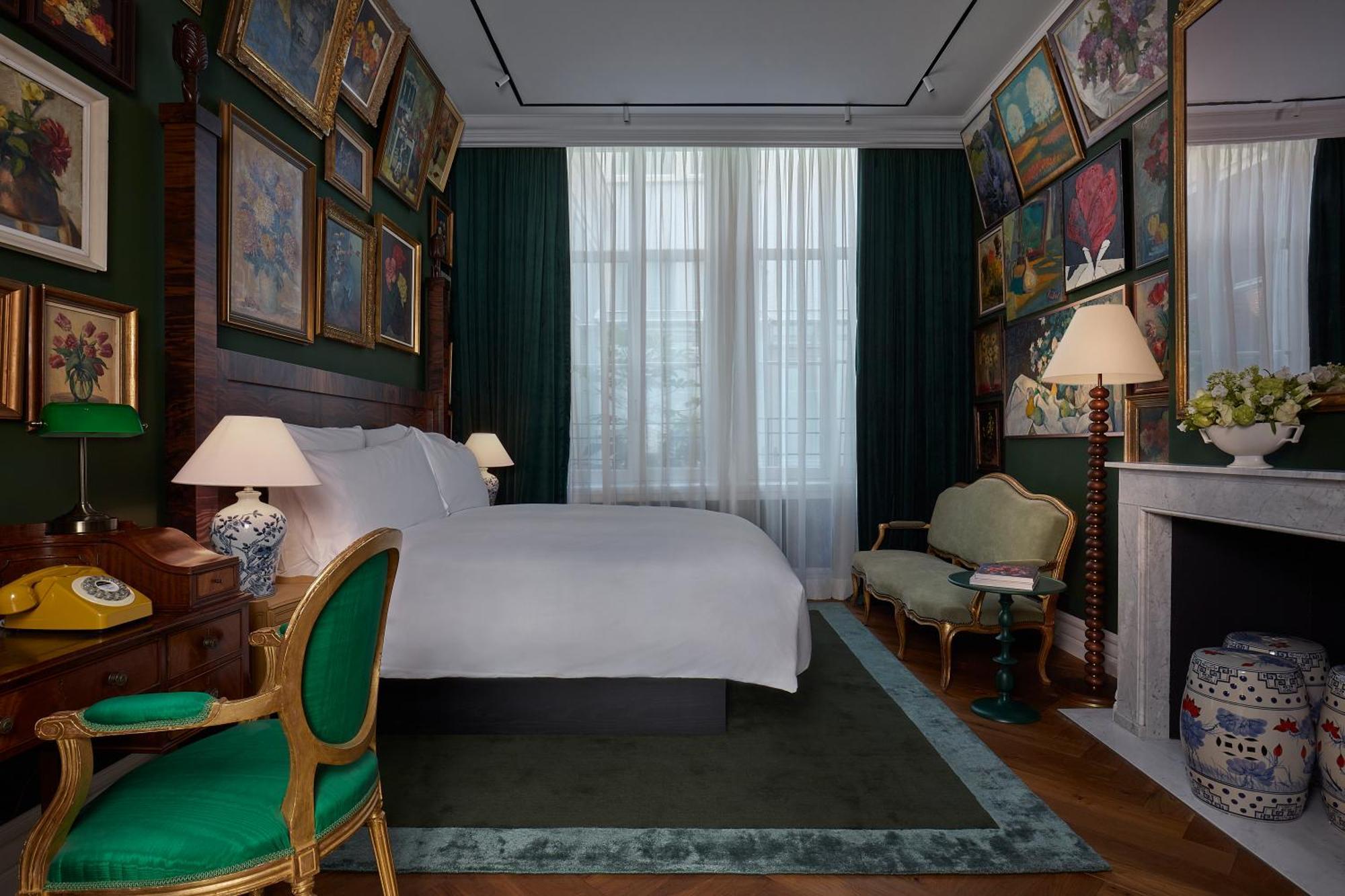 Pulitzer Amsterdam Hotel Kültér fotó A bedroom at the Mandarin Oriental